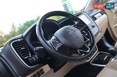 Внедорожник / Кроссовер Mitsubishi Outlander 2020 в 