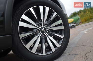 Внедорожник / Кроссовер Mitsubishi Outlander 2020 в 