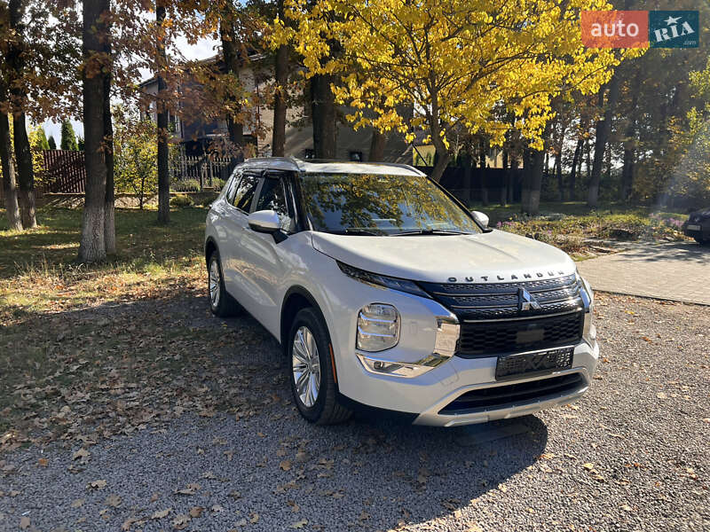 Позашляховик / Кросовер Mitsubishi Outlander 2022 в Умані