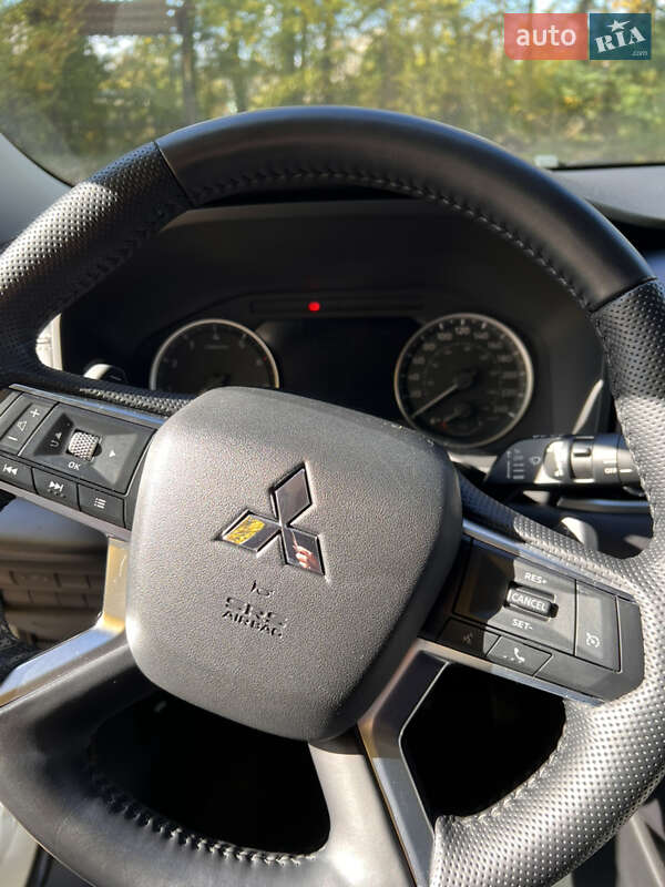 Позашляховик / Кросовер Mitsubishi Outlander 2022 в Умані