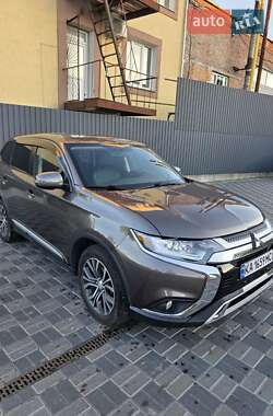 Позашляховик / Кросовер Mitsubishi Outlander 2015 в Хмельницькому