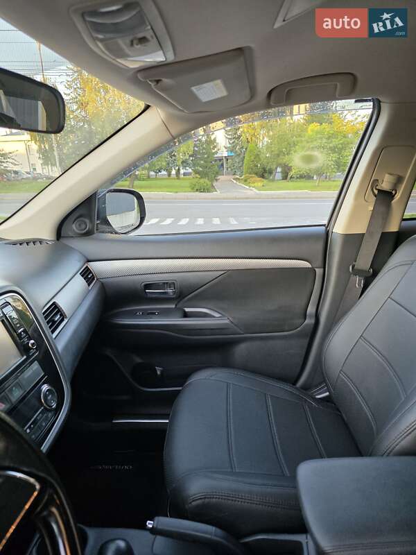 Внедорожник / Кроссовер Mitsubishi Outlander 2015 в Хмельницком