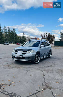 Внедорожник / Кроссовер Mitsubishi Outlander 2005 в  фото 3 Внедорожник / Кроссовер Mitsubishi Outlander 2005 в