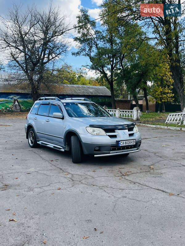 Внедорожник / Кроссовер Mitsubishi Outlander 2005 в Новоархангельске