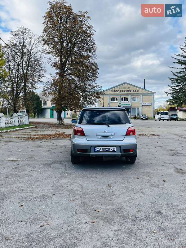 Внедорожник / Кроссовер Mitsubishi Outlander 2005 в Новоархангельске