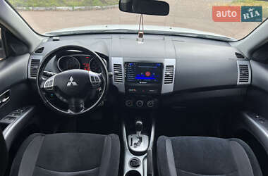 Позашляховик / Кросовер Mitsubishi Outlander 2011 в  фото 16 Позашляховик / Кросовер Mitsubishi Outlander 2011 в