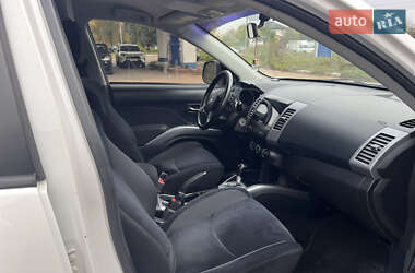 Позашляховик / Кросовер Mitsubishi Outlander 2011 в  фото 21 Позашляховик / Кросовер Mitsubishi Outlander 2011 в