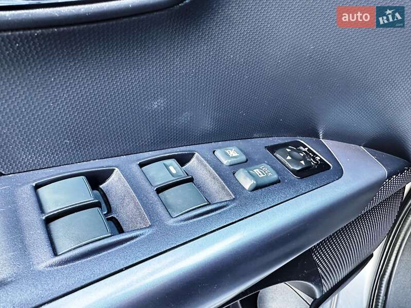 Позашляховик / Кросовер Mitsubishi Outlander 2013 в Запоріжжі