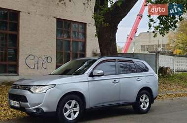 Внедорожник / Кроссовер Mitsubishi Outlander 2012 в 