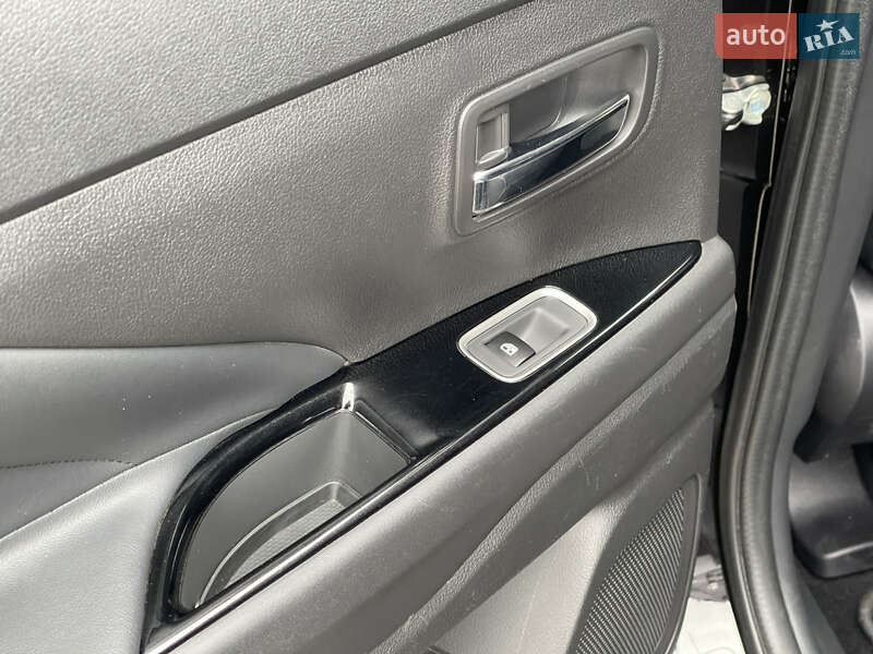 Внедорожник / Кроссовер Mitsubishi Outlander 2018 в Полтаве