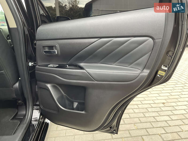 Внедорожник / Кроссовер Mitsubishi Outlander 2018 в Полтаве