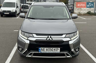 Внедорожник / Кроссовер Mitsubishi Outlander 2019 в 