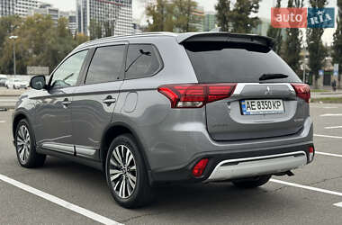 Внедорожник / Кроссовер Mitsubishi Outlander 2019 в 