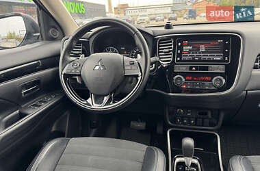Внедорожник / Кроссовер Mitsubishi Outlander 2019 в 