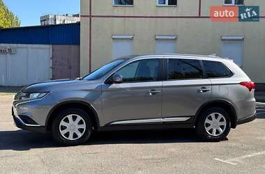 Внедорожник / Кроссовер Mitsubishi Outlander 2021 в 