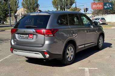 Внедорожник / Кроссовер Mitsubishi Outlander 2021 в 