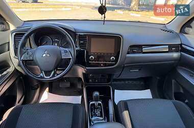 Внедорожник / Кроссовер Mitsubishi Outlander 2021 в 