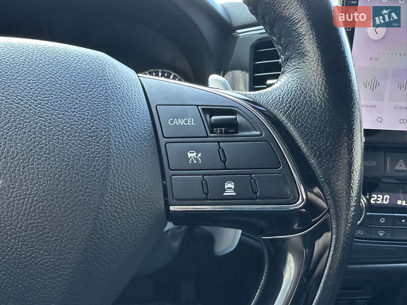 Позашляховик / Кросовер Mitsubishi Outlander 2016 в Львові фото 21 Позашляховик / Кросовер Mitsubishi Outlander 2016 в Львові