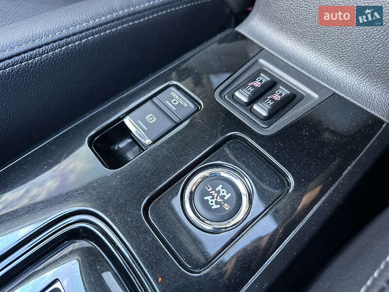 Позашляховик / Кросовер Mitsubishi Outlander 2016 в Львові фото 29 Позашляховик / Кросовер Mitsubishi Outlander 2016 в Львові