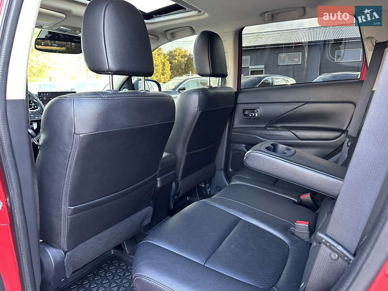 Позашляховик / Кросовер Mitsubishi Outlander 2016 в Львові фото 30 Позашляховик / Кросовер Mitsubishi Outlander 2016 в Львові