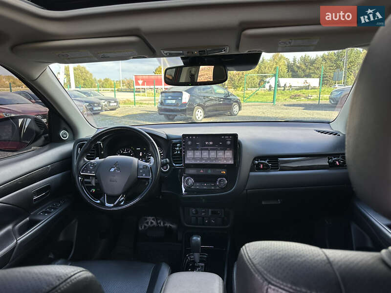 Позашляховик / Кросовер Mitsubishi Outlander 2016 в Львові фото 32 Позашляховик / Кросовер Mitsubishi Outlander 2016 в Львові