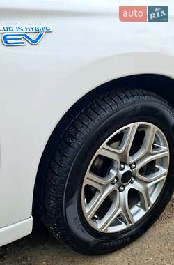 Позашляховик / Кросовер Mitsubishi Outlander 2014 в  фото 9 Позашляховик / Кросовер Mitsubishi Outlander 2014 в