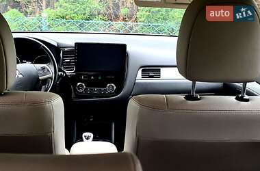 Позашляховик / Кросовер Mitsubishi Outlander 2014 в  фото 24 Позашляховик / Кросовер Mitsubishi Outlander 2014 в