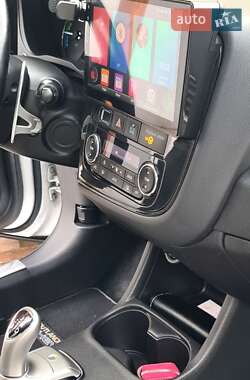 Позашляховик / Кросовер Mitsubishi Outlander 2014 в  фото 30 Позашляховик / Кросовер Mitsubishi Outlander 2014 в