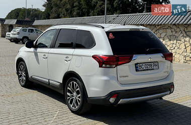 Внедорожник / Кроссовер Mitsubishi Outlander 2015 в 