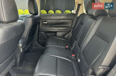 Внедорожник / Кроссовер Mitsubishi Outlander 2015 в 