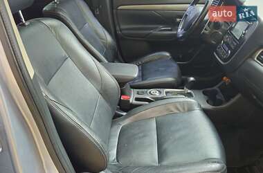 Внедорожник / Кроссовер Mitsubishi Outlander 2012 в 