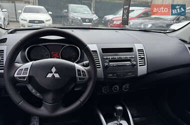 Внедорожник / Кроссовер Mitsubishi Outlander 2010 в 
