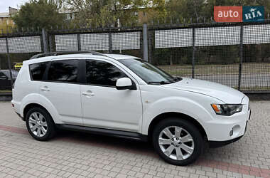 Внедорожник / Кроссовер Mitsubishi Outlander 2010 в 