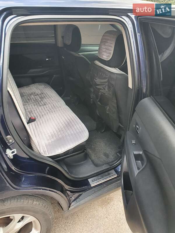 Внедорожник / Кроссовер Mitsubishi Outlander 2013 в Кривом Роге