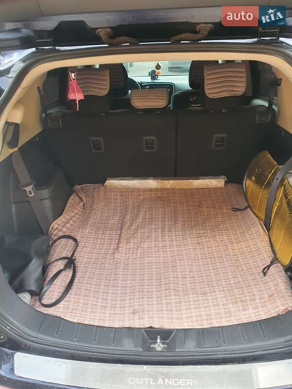 Внедорожник / Кроссовер Mitsubishi Outlander 2013 в Кривом Роге