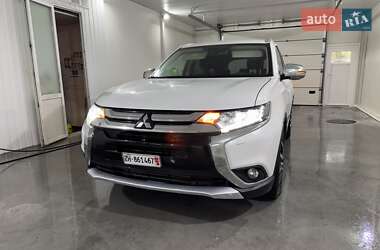 Позашляховик / Кросовер Mitsubishi Outlander 2016 в  фото 2 Позашляховик / Кросовер Mitsubishi Outlander 2016 в
