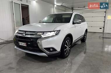 Позашляховик / Кросовер Mitsubishi Outlander 2016 в  фото 5 Позашляховик / Кросовер Mitsubishi Outlander 2016 в