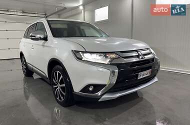 Позашляховик / Кросовер Mitsubishi Outlander 2016 в  фото 9 Позашляховик / Кросовер Mitsubishi Outlander 2016 в