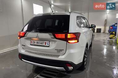Позашляховик / Кросовер Mitsubishi Outlander 2016 в  фото 12 Позашляховик / Кросовер Mitsubishi Outlander 2016 в