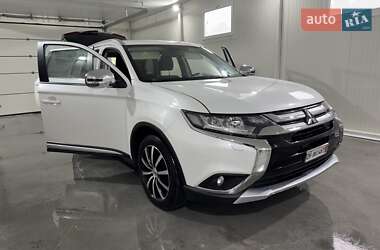 Позашляховик / Кросовер Mitsubishi Outlander 2016 в  фото 20 Позашляховик / Кросовер Mitsubishi Outlander 2016 в