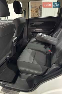 Позашляховик / Кросовер Mitsubishi Outlander 2016 в  фото 33 Позашляховик / Кросовер Mitsubishi Outlander 2016 в