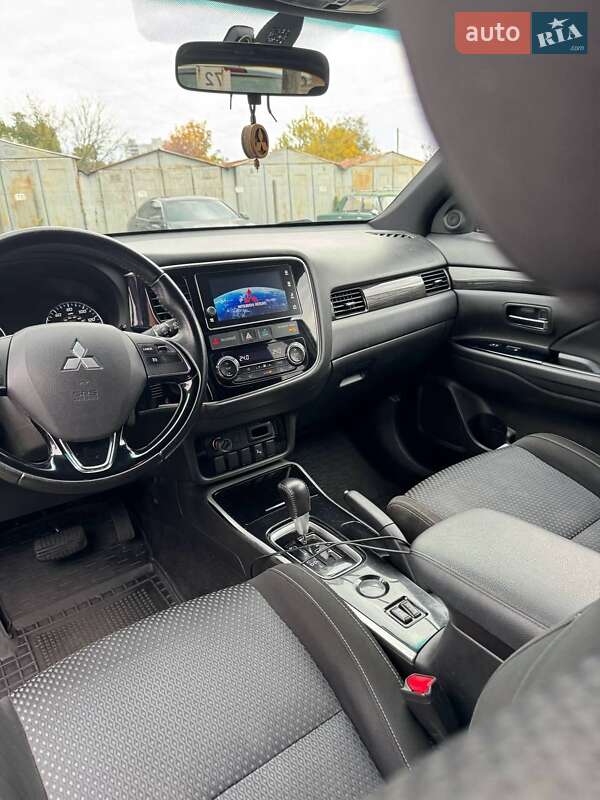 Внедорожник / Кроссовер Mitsubishi Outlander 2018 в Киеве