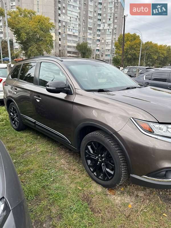 Внедорожник / Кроссовер Mitsubishi Outlander 2018 в Киеве