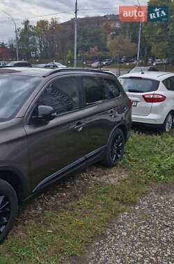 Позашляховик / Кросовер Mitsubishi Outlander 2018 в Києві