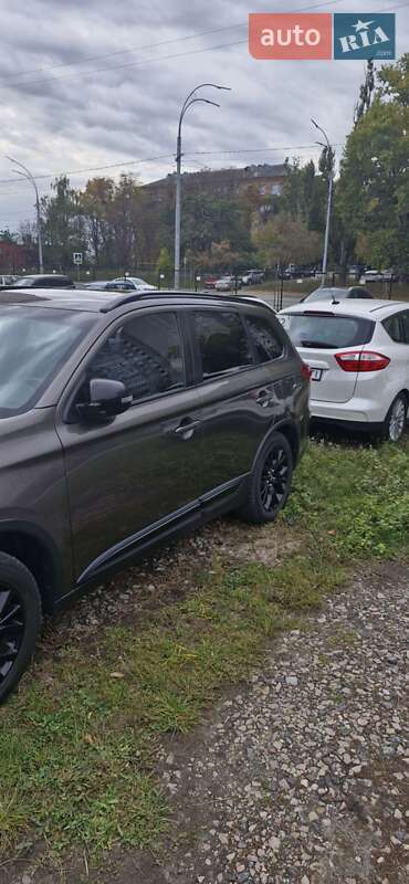 Внедорожник / Кроссовер Mitsubishi Outlander 2018 в Киеве