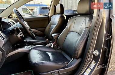 Внедорожник / Кроссовер Mitsubishi Outlander 2010 в 