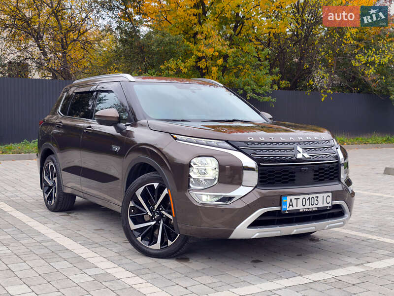 Внедорожник / Кроссовер Mitsubishi Outlander 2022 в 