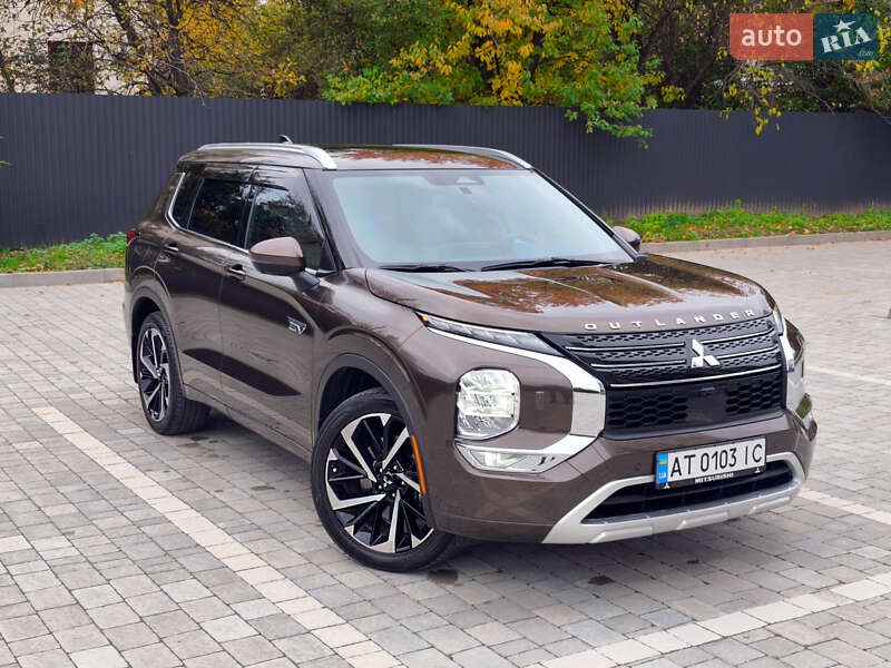 Внедорожник / Кроссовер Mitsubishi Outlander 2022 в Ивано-Франковске