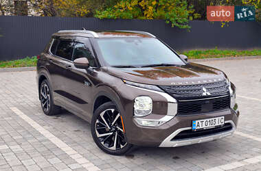 Внедорожник / Кроссовер Mitsubishi Outlander 2022 в 