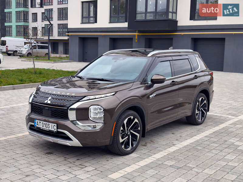 Внедорожник / Кроссовер Mitsubishi Outlander 2022 в Ивано-Франковске